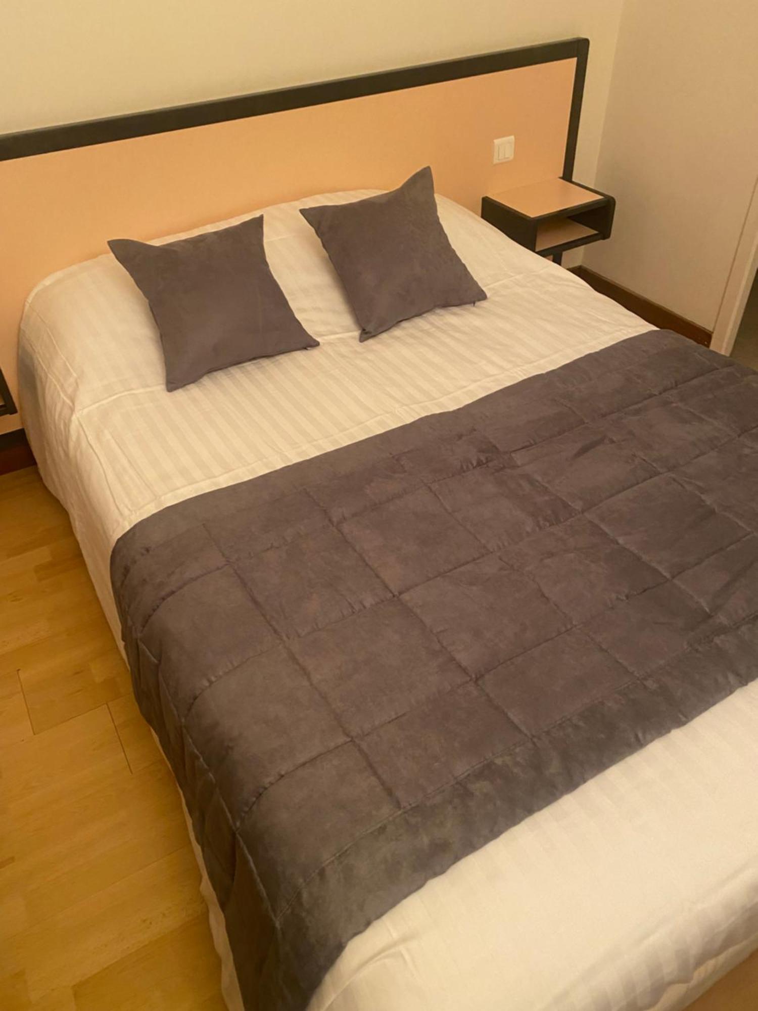 Hotel Du Commerce Joncy 외부 사진